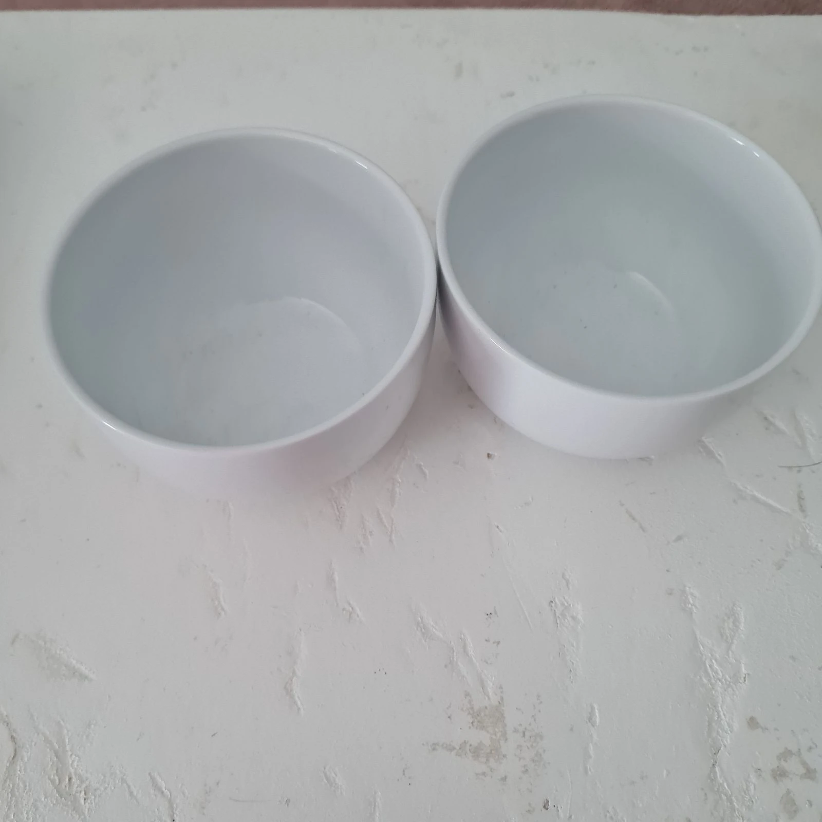 Deux bols blancs neufs 